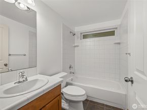 2511 NE 125th ST A, Seattle WA 98125