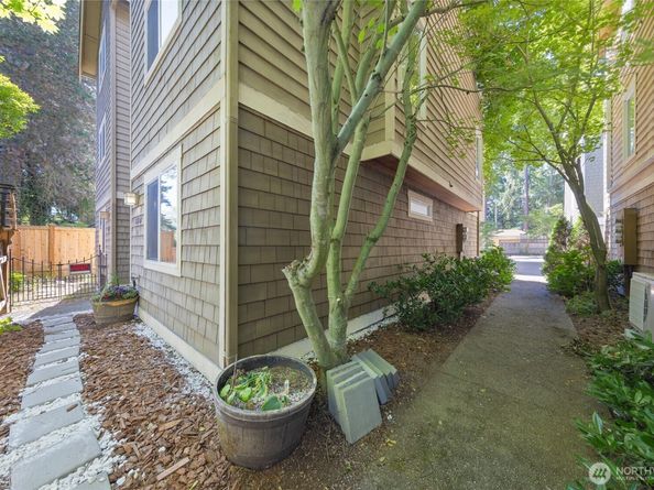 2511 NE 125th ST A, Seattle WA 98125