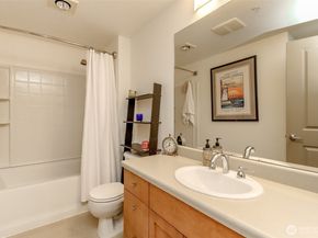 1840 25th Avenue NE 204, Issaquah WA 98029