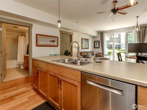1840 25th Avenue NE 204, Issaquah WA 98029