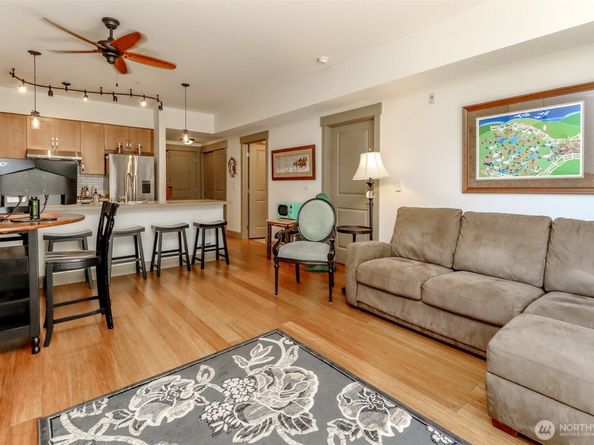 1840 25th Avenue NE 204, Issaquah WA 98029