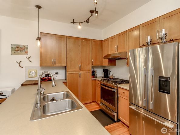 1840 25th Avenue NE 204, Issaquah WA 98029
