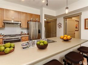 1840 25th Avenue NE 204, Issaquah WA 98029