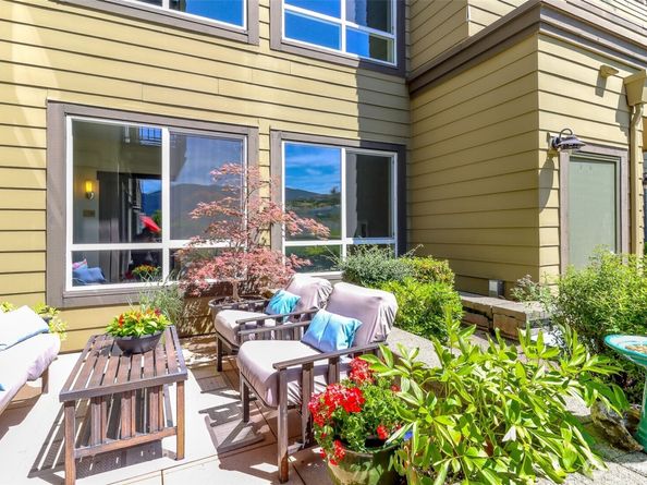 1840 25th Avenue NE 204, Issaquah WA 98029
