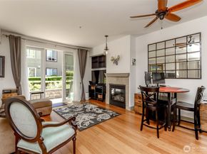 1840 25th Avenue NE 204, Issaquah WA 98029