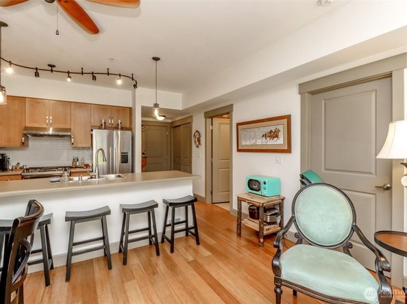 1840 25th Avenue NE 204, Issaquah WA 98029