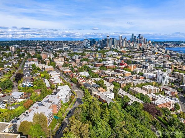 530 W Olympic Place 406, Seattle WA 98119