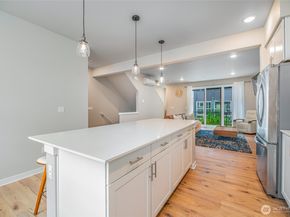 6633 NE 188th Court 5, Kenmore WA 98028