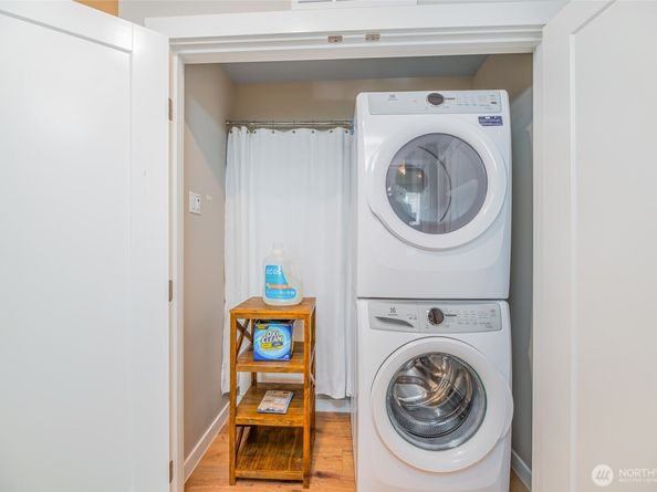 6633 NE 188th Court 5, Kenmore WA 98028