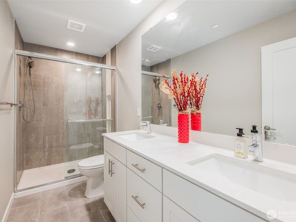 6633 NE 188th Court 5, Kenmore WA 98028