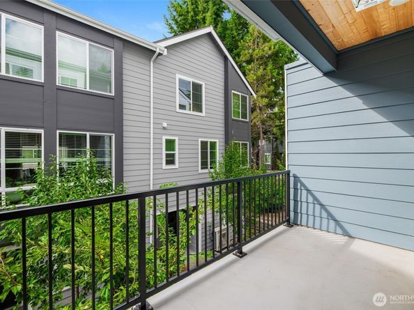 6633 NE 188th Court 5, Kenmore WA 98028