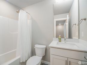 6633 NE 188th Court 5, Kenmore WA 98028