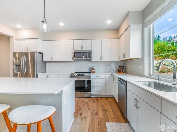 6633 NE 188th Court 5, Kenmore WA 98028