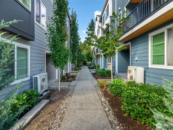 6633 NE 188th Court 5, Kenmore WA 98028