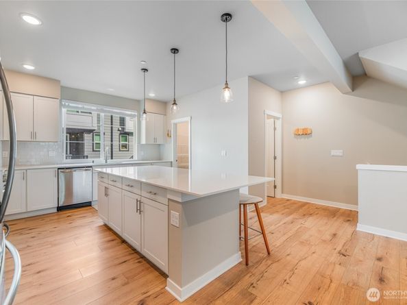 6633 NE 188th Court 5, Kenmore WA 98028