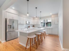 6633 NE 188th Court 5, Kenmore WA 98028