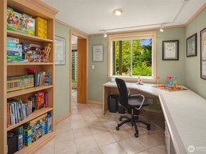 235 10th Avenue W, Kirkland WA 98033