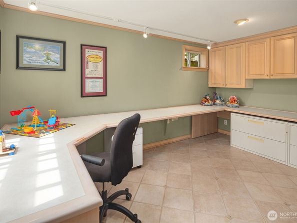 235 10th Avenue W, Kirkland WA 98033
