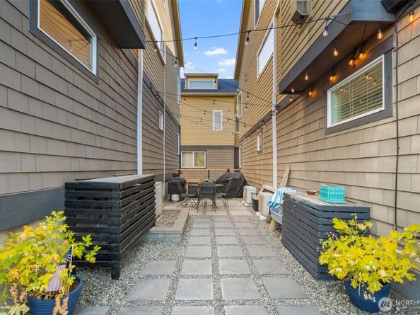 1609 California Avenue SW A, Seattle WA 98116