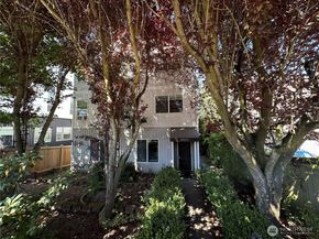 10511 Midvale Avenue N 202, Seattle WA 98133