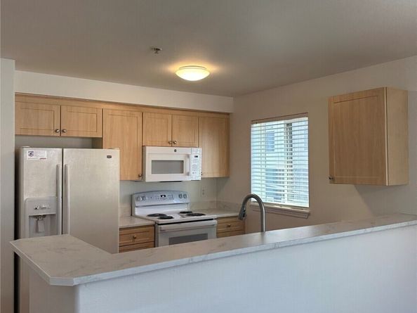 10511 Midvale Avenue N 202, Seattle WA 98133