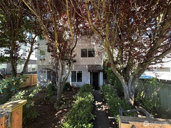 10511 Midvale Avenue N 202, Seattle WA 98133