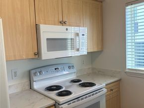 10511 Midvale Avenue N 202, Seattle WA 98133