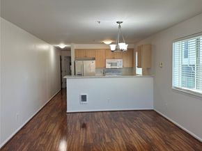 10511 Midvale Avenue N 202, Seattle WA 98133