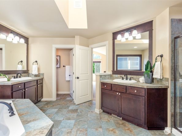 23717 NE 108th Place, Redmond WA 98053