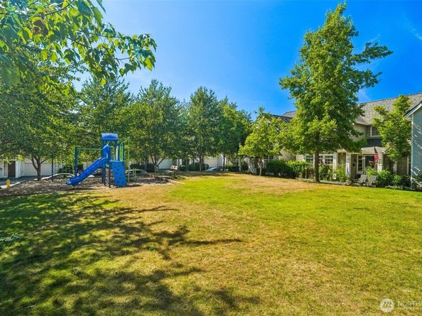 22727 NE 4th Place 117, Sammamish WA 98074