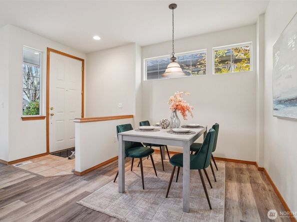 22727 NE 4th Place 117, Sammamish WA 98074