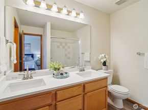 22727 NE 4th Place 117, Sammamish WA 98074