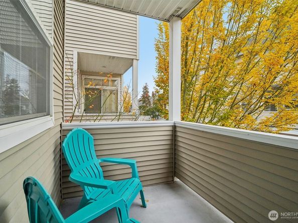 22727 NE 4th Place 117, Sammamish WA 98074