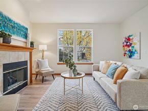 22727 NE 4th Place 117, Sammamish WA 98074