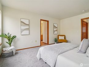 22727 NE 4th Place 117, Sammamish WA 98074