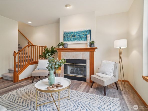 22727 NE 4th Place 117, Sammamish WA 98074