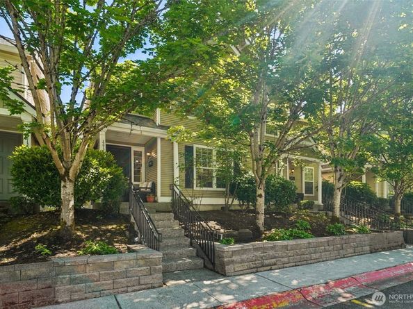 22727 NE 4th Place 117, Sammamish WA 98074