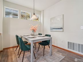 22727 NE 4th Place 117, Sammamish WA 98074