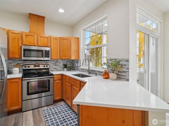 22727 NE 4th Place 117, Sammamish WA 98074