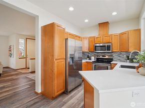 22727 NE 4th Place 117, Sammamish WA 98074