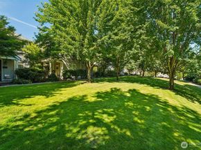 22727 NE 4th Place 117, Sammamish WA 98074