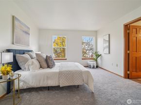 22727 NE 4th Place 117, Sammamish WA 98074