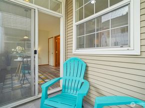 22727 NE 4th Place 117, Sammamish WA 98074