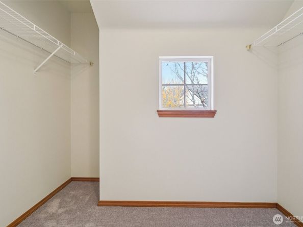 22727 NE 4th Place 117, Sammamish WA 98074