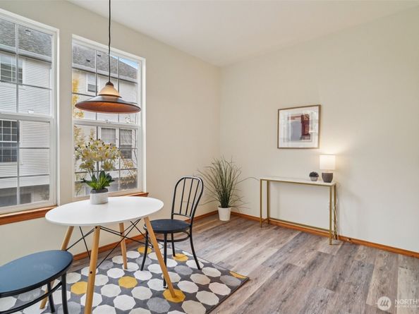 22727 NE 4th Place 117, Sammamish WA 98074