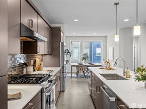7629 NE 122nd Court 7, Kirkland WA 98034