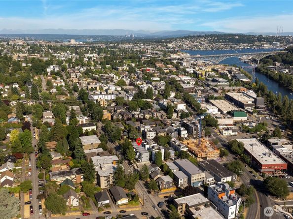 105 C NW 39th Street, Seattle WA 98107