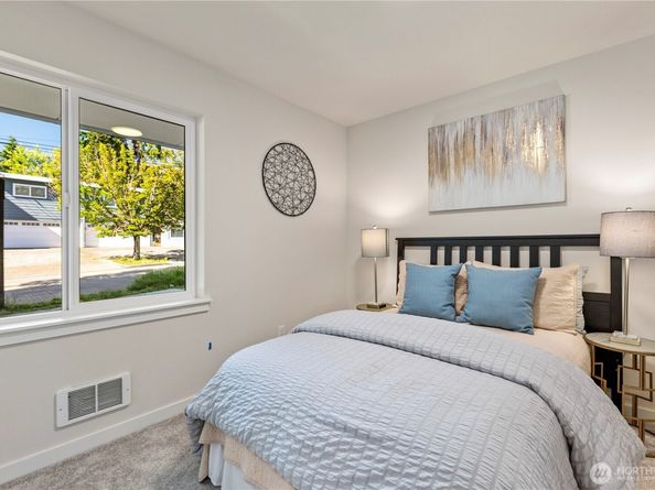 105 C NW 39th Street, Seattle WA 98107