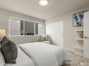 105 C NW 39th Street, Seattle WA 98107