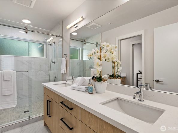 105 C NW 39th Street, Seattle WA 98107